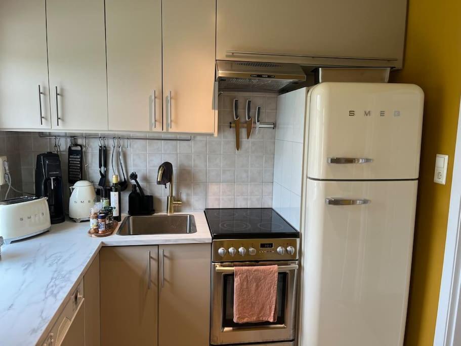 Charming 3 Bedroom Apartment آكيورِيْري المظهر الخارجي الصورة